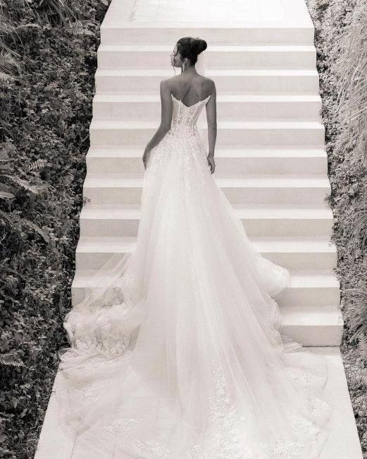 Elegant Designer Appliques A-line Wedding Dresses With Lace