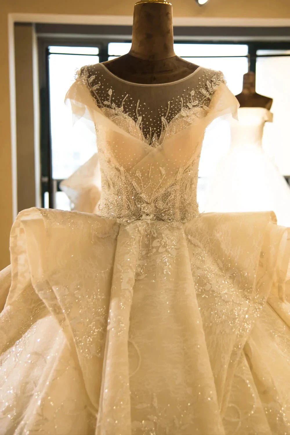 Elegant Illusion neck Cap Sleeve Appliques Tulle A-line Princess Wedding Dress