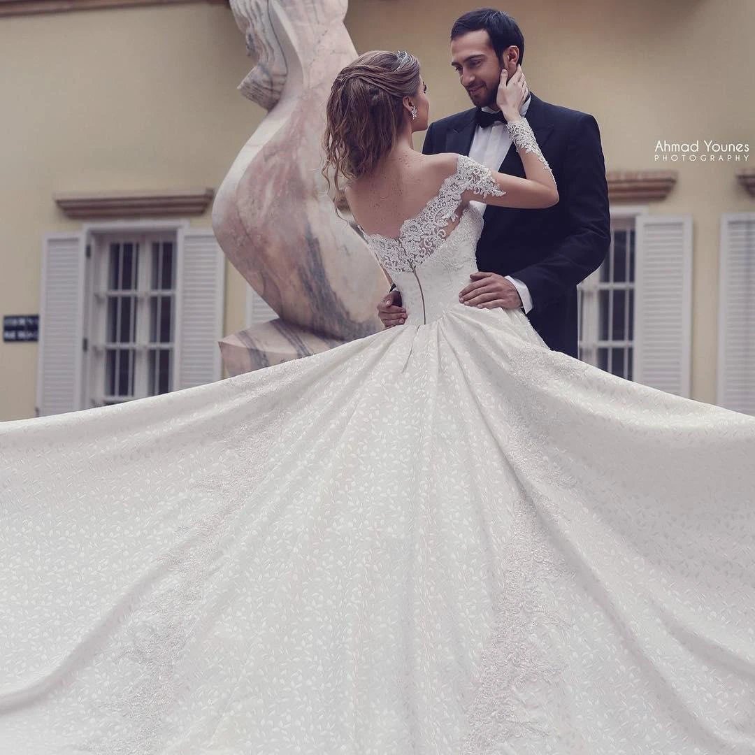 Elegant Long A-Line Off-the-Shoulder Backless Appliques Lace Wedding Dress with Sleeves