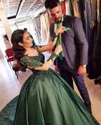 Elegant Long Sleeves Sweetheart Lace Satin Ball Gown Prom Dresses