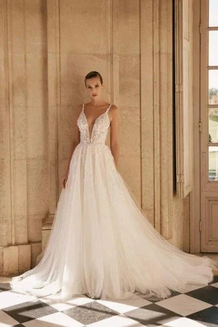 Elegant spaghetti straps sleeveless a-line lace Wedding Dresses