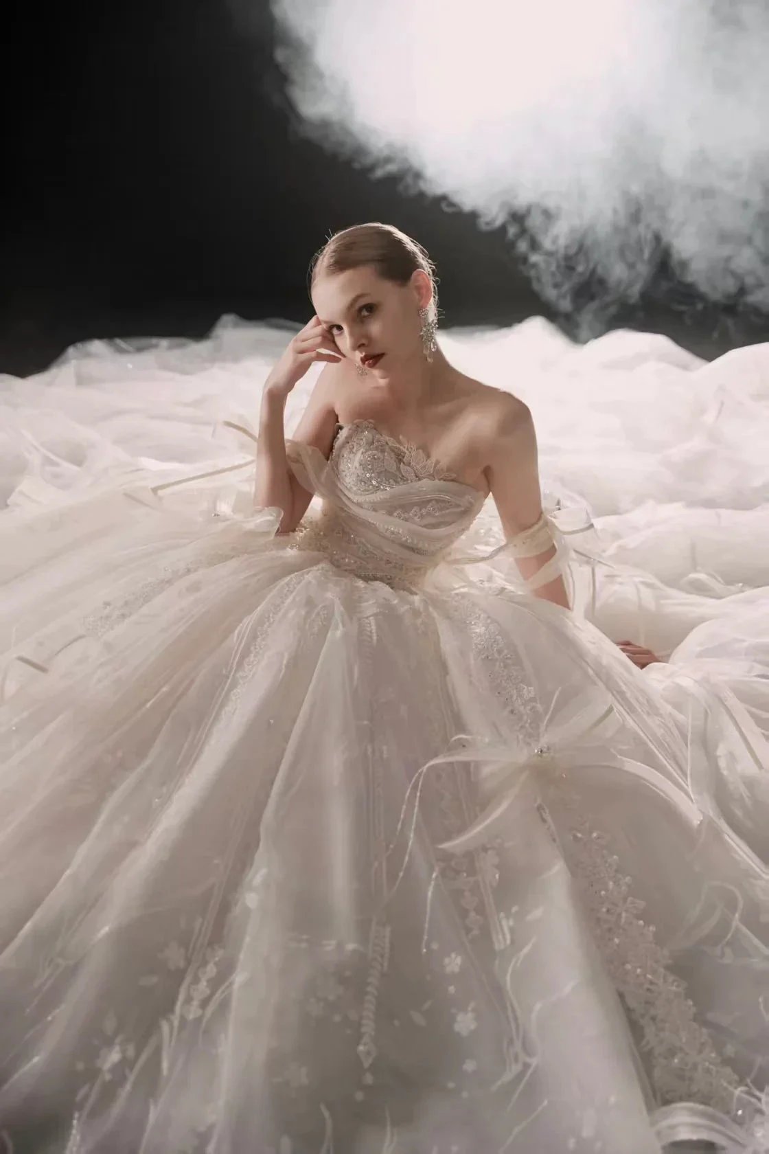 Romantic Strapless Ball Gown Tulle Ribbon Embellished Lace Wedding Dress with Voluminous Skirt H008