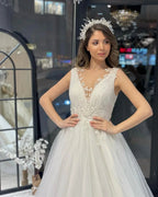 Fabulous Floor Length V-Neck Sleeveless A-Line Tulle Wedding Dress