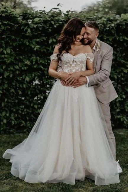 Fabulous Off-the-shoulder Sleeveless A-Line Tulle Wedding Dresses with Appliques