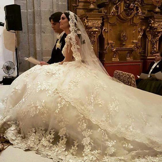Gorgeous Long Princess Bateau Appliques Lace Backless Ruffles Wedding Dress with Sleeves