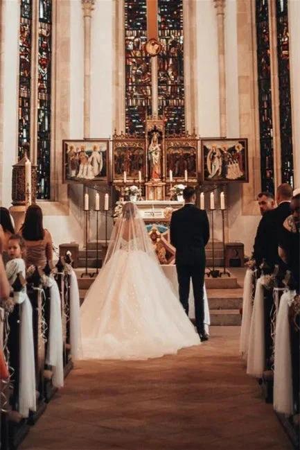 Gorgeous Princess V-neck A-line Wedding Dress With Lace