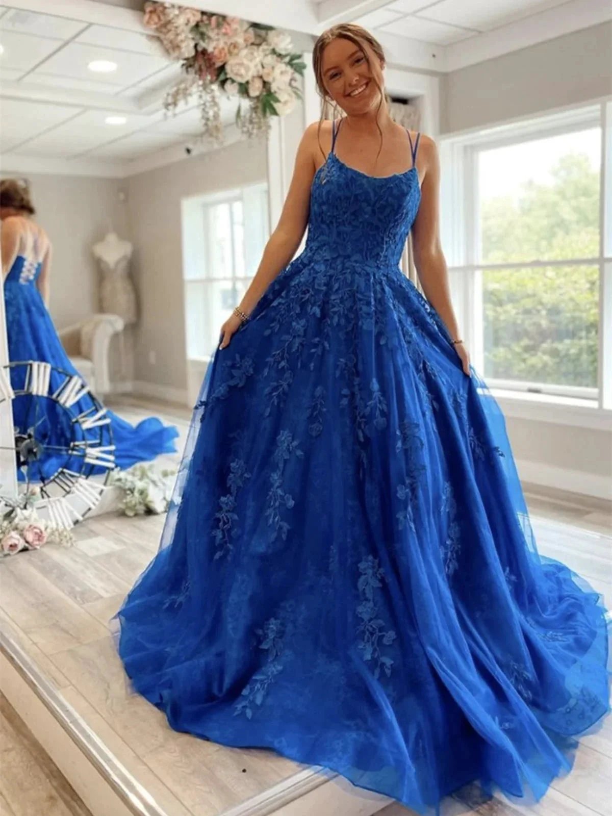 Long A-line Scoop Neck Tulle Lace Backless Formal Prom Dresses
