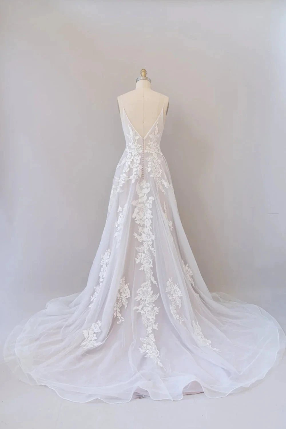 Long A-line Spaghetti Strap Lace Appliques Tulle Backless Wedding Dress