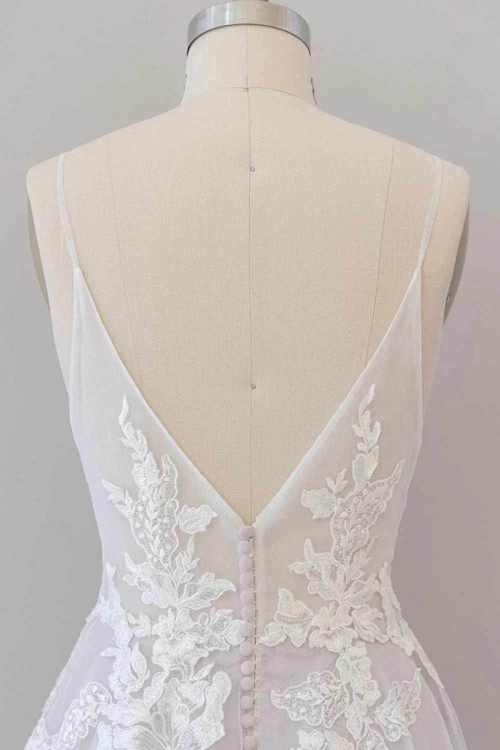 Long A-line Spaghetti Strap Lace Appliques Tulle Backless Wedding Dress