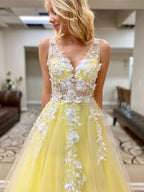 Long A-line V-neck Tulle Lace Appliques Graduation Formal Prom Dresses