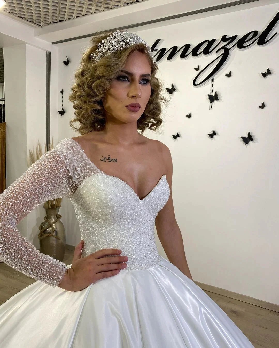 Long Sweetheart Satin Ruffles Ball Gown Wedding Dress with Sleeves
