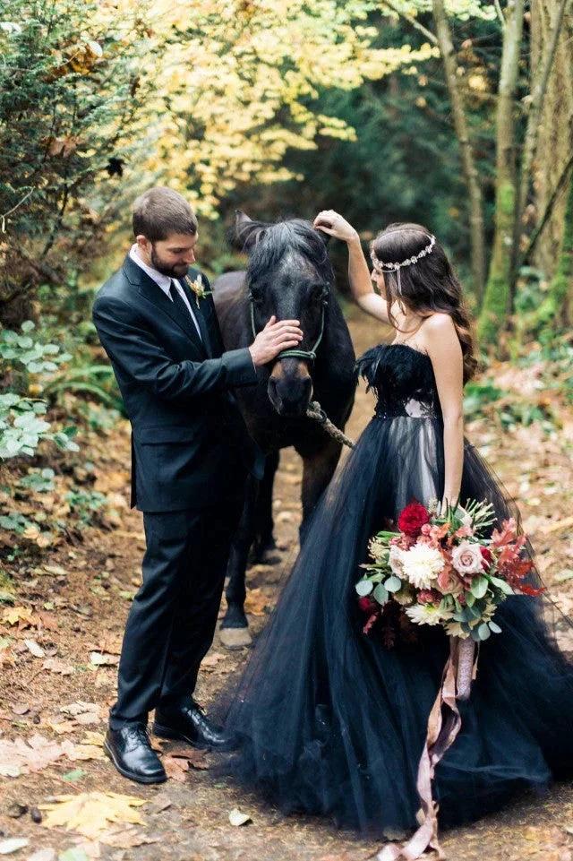 Modest Long A-line Princess Strapless Tulle Black Wedding Dress with Appliques Lace