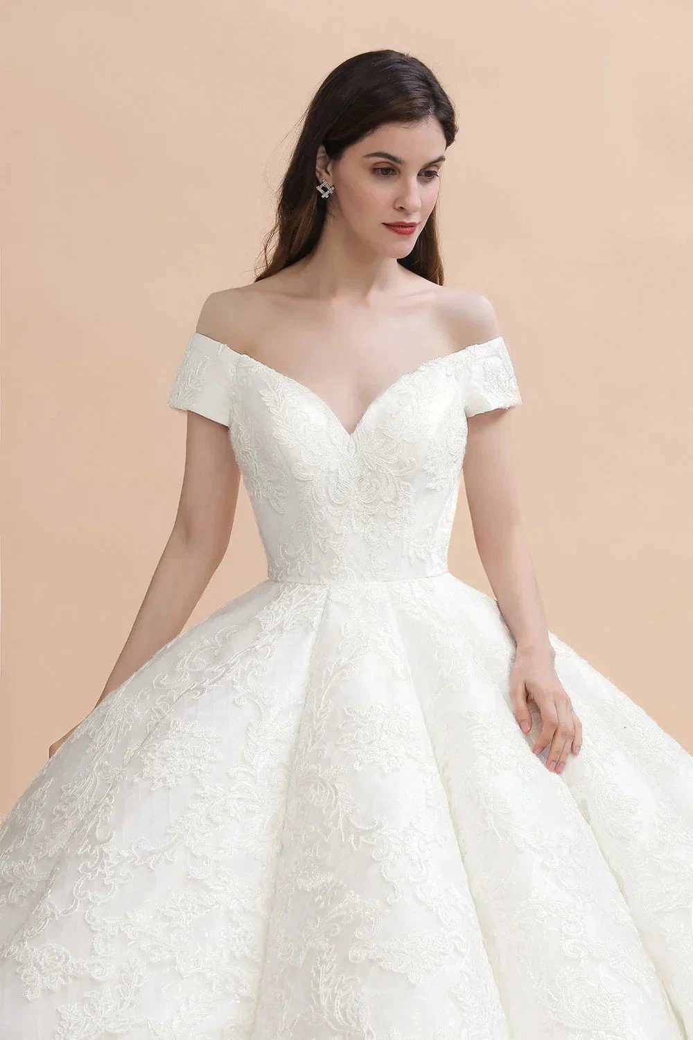 Off Shoulder Floor Length Bridal Gowns Lace Appliques Chapel Train Wedding Dress