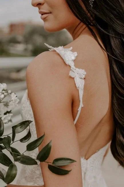 Sexy Spaghetti Strap Sleeveless Mermaid Lace Wedding Dresses with Court Train