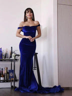 Sheath/Column Ruffles Off-the-Shoulder Velvet Sleeveless Prom Dresses