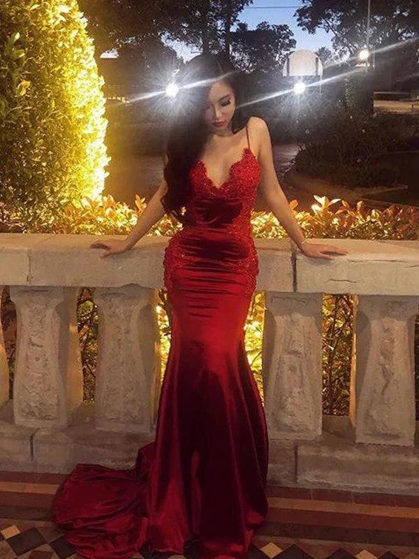 Sheath/Column Sleeveless Spaghetti Straps Applique Silk like Satin Prom Dresses