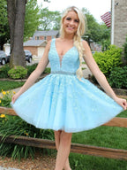 Short A-line V Neck Lace Appliques Tulle Backless Homecoming Prom Dresses
