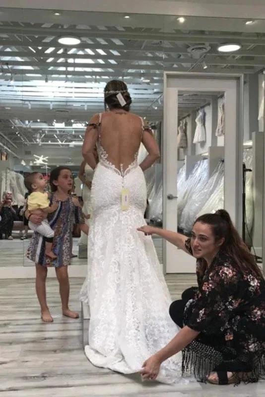 Spaghetti Straps Pretty Mermaid V Neck Backless Lace Elegant Wedding Dresses