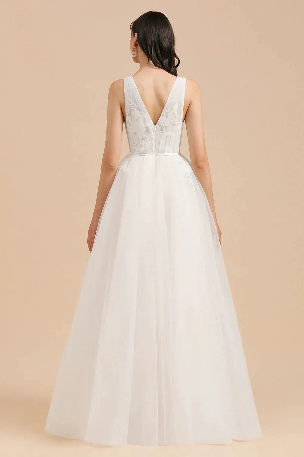 V-Neck Tulle Lace Appliques Simple Wedding Dress Garden Wedding Gowns Floor Length