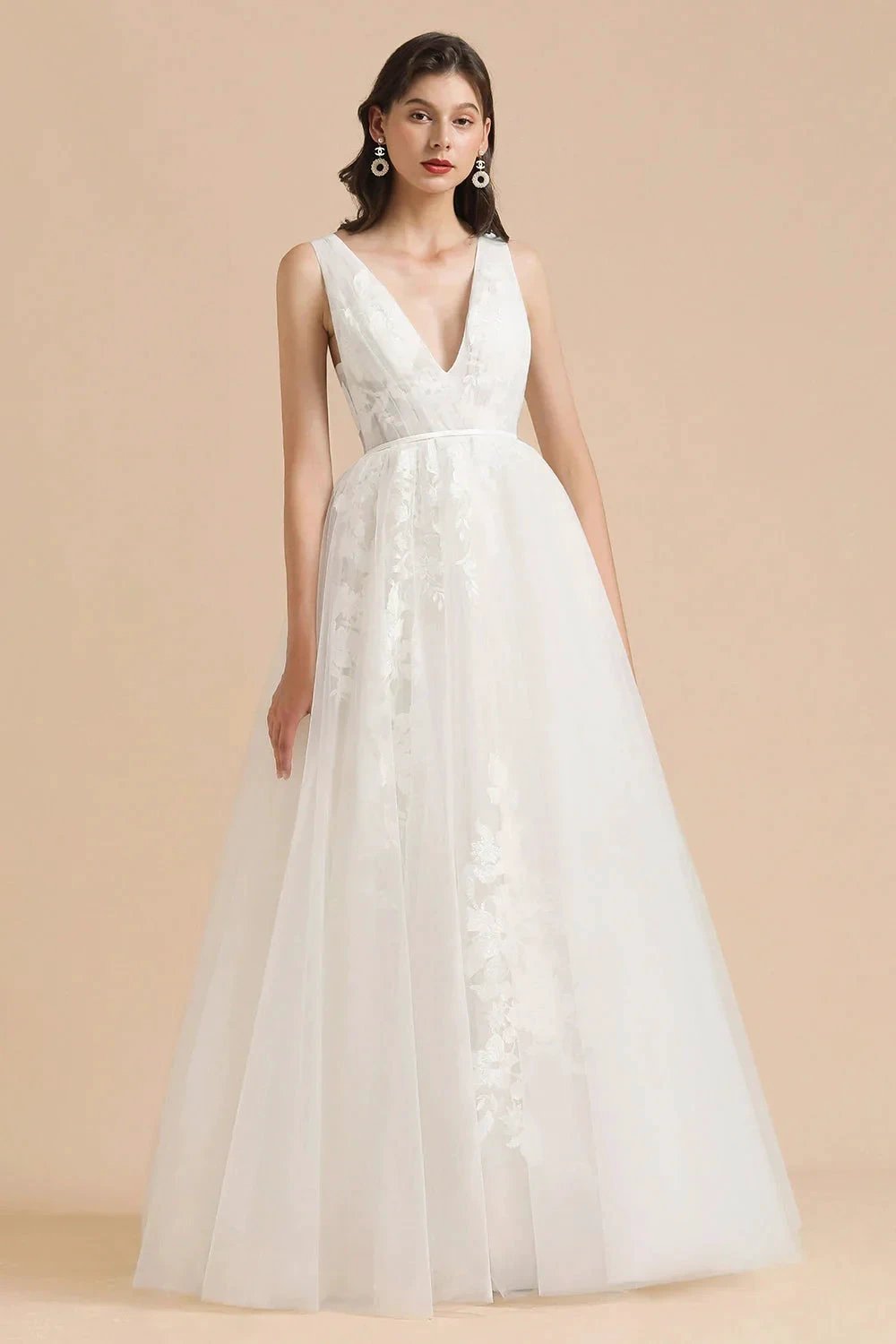 V-Neck Tulle Lace Appliques Simple Wedding Dress Garden Wedding Gowns Floor Length