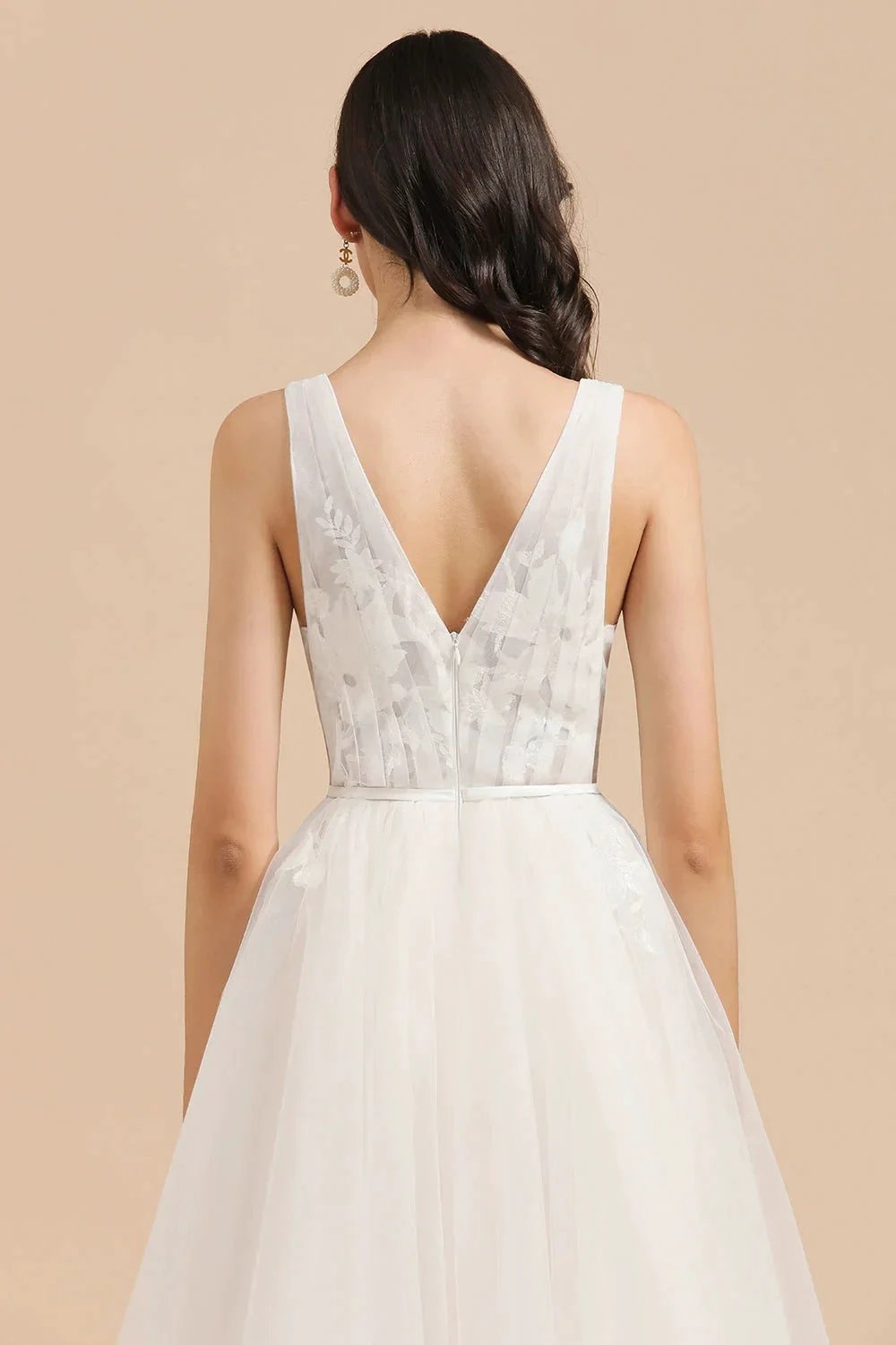 V-Neck Tulle Lace Appliques Simple Wedding Dress Garden Wedding Gowns Floor Length