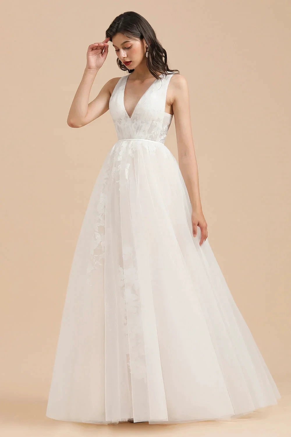V-Neck Tulle Lace Appliques Simple Wedding Dress Garden Wedding Gowns Floor Length