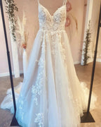 Vintage Long A-Line Spaghetti Straps Appliques Lace Wedding Dress With Train